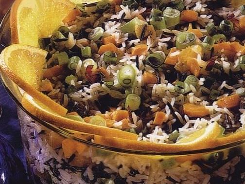 Bezelyeli Pirinç Salatası (8 Kişilik) tarifi