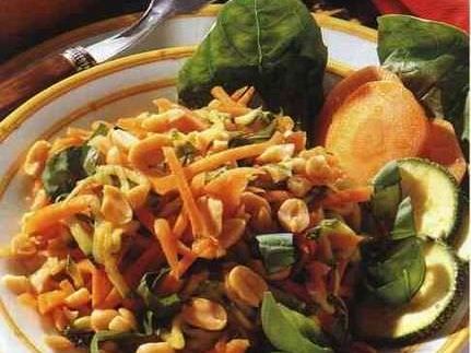 Fıstıklı Havuç Salatası (4-6 Kişilik) tarifi