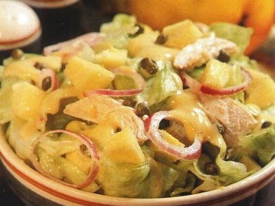 Ayvalı Tavuk Salatası (8 Kişilik) tarifi
