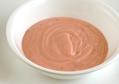 200 kalori of Lowfat Strawberry Yogurt