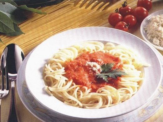 Spagetti Napoliten (5 Kişilik) tarifi