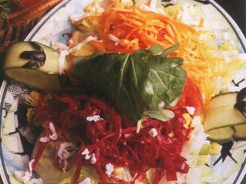 Mevsim Salatası (2 Kişilik) tarifi